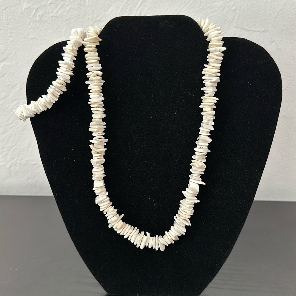 White Shell Chip Necklace & Bracelet Set Vintage